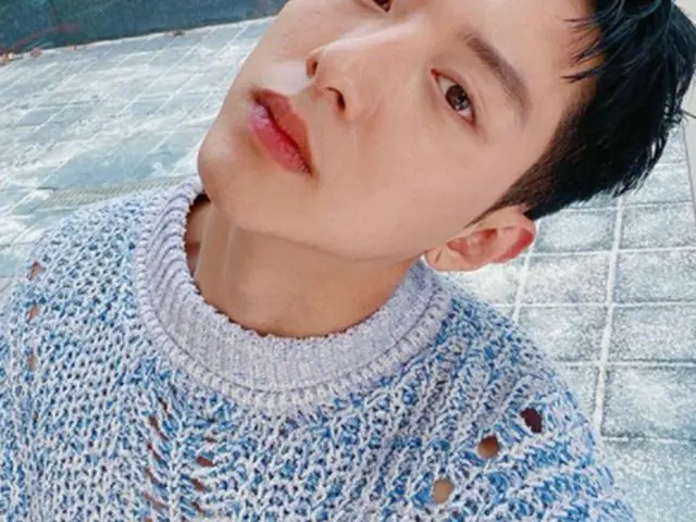 イ・ジョンシン（CNBLUE）、ウ・ドファンの「ザ・キング」広報写真に愛情爆発（提供:OSEN）