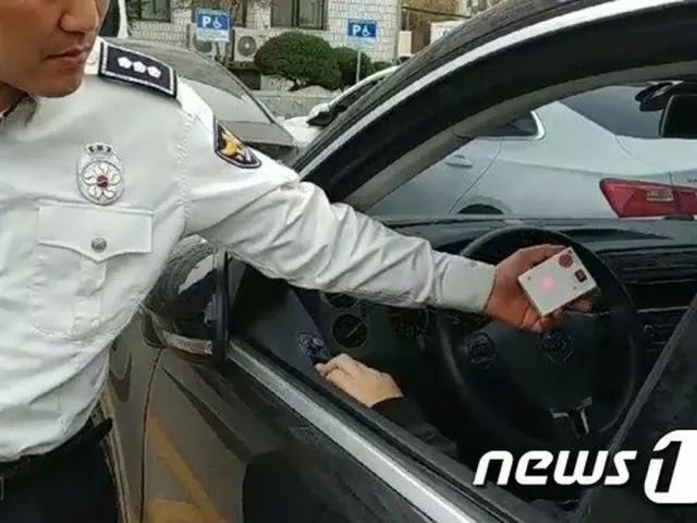 口に触れずに飲酒検知…警察の飲酒取締に変化(提供:news1）