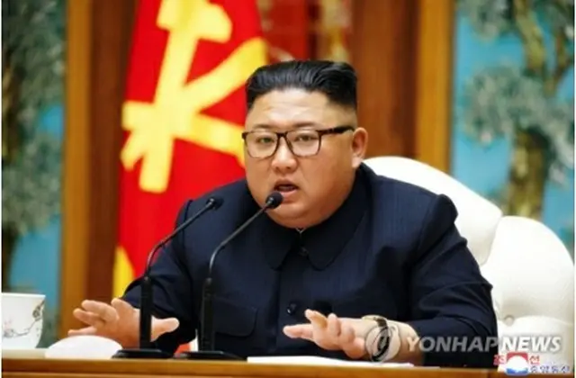 北朝鮮メディアは１２日、朝鮮労働党政治局会議が１１日に党中央委員会本部庁舎で開かれたと伝えた。会議を主宰する金委員長＝（朝鮮中央通信＝聯合ニュース）≪転載・転用禁止≫