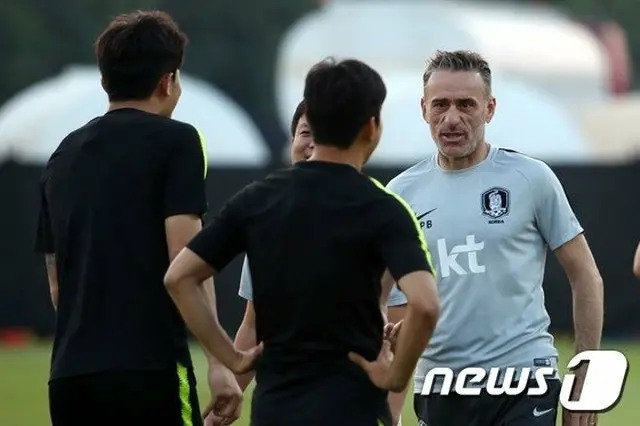 サッカー韓国代表監督ベント氏、4か月ぶりに韓国へ＝22日、到着後”自宅隔離”に（画像:news1）