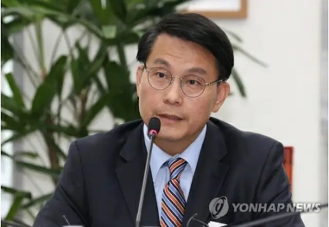 外交統一委員会の懇談会を主宰した尹相現氏＝２２日、ソウル（聯合ニュース）