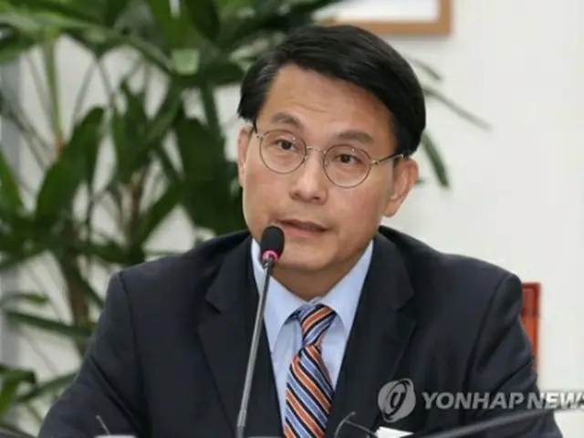 外交統一委員会の懇談会を主宰した尹相現氏＝２２日、ソウル（聯合ニュース）