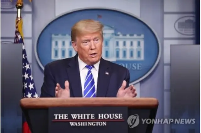 ホワイトハウスで記者会見するトランプ大統領＝（ＥＰＡ＝聯合ニュース）
