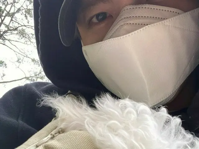 韓国ボーイズグループ「東方神起」メンバーのチャンミンが、愛犬との日常を公開して話題になっている。（画像提供:OSEN）