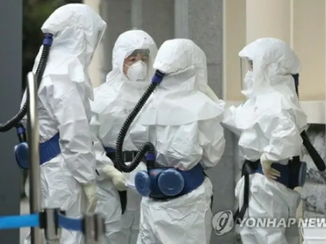 新型コロナウイルスによる感染症の治療を行う医療従事者(資料写真)=(聯合ニュース)