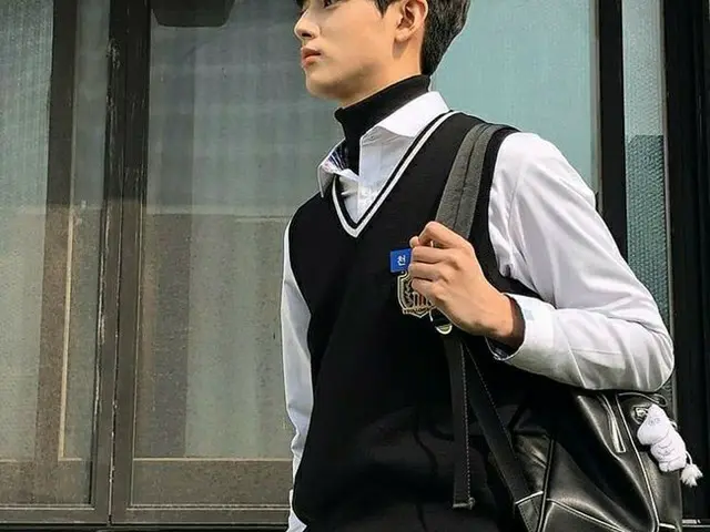 「PRODUCE X 101」出身キム・ミンギュ、少女マンガの王子様のような制服ビジュアルで魅了（提供:OSEN）