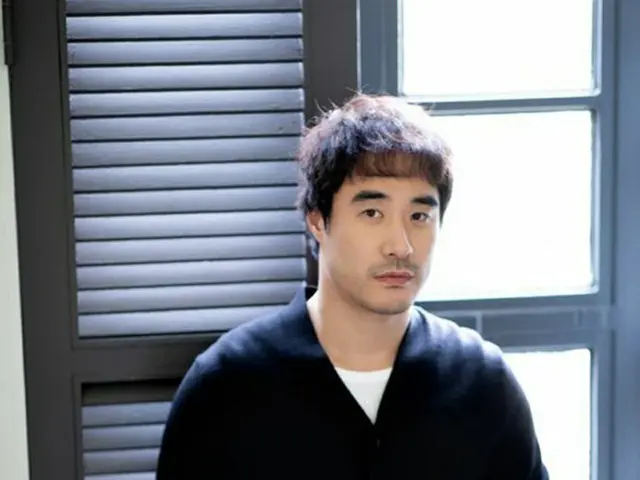 俳優ペ・ソンウ、アーティストカンパニーと再契約を締結 「互いにポジティブなシナジー効果を」（画像:OSEN）