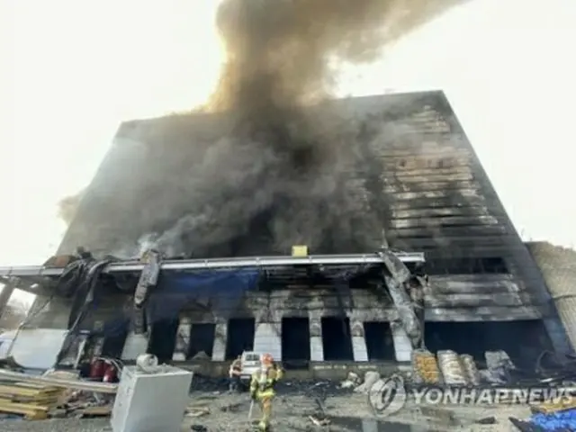 煙に包まれた事故現場（消防当局提供）＝29日、利川（聯合ニュース）≪転載・転用禁止≫