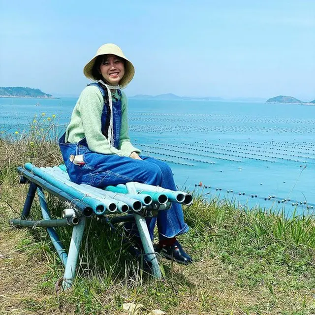 韓国女優コン・ヒョジンが、海辺で撮った写真を公開して話題になっている。（画像提供:OSEN）