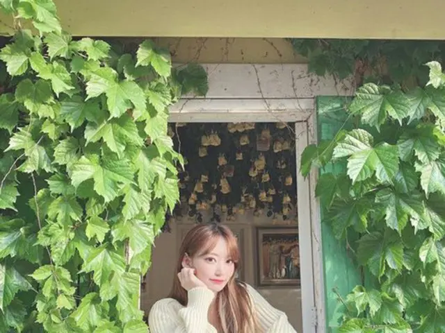 「IZ*ONE」宮脇咲良、暖かい日差しを浴びたショットを公開…まるで天使が降臨したような美しさ（提供:OSEN）