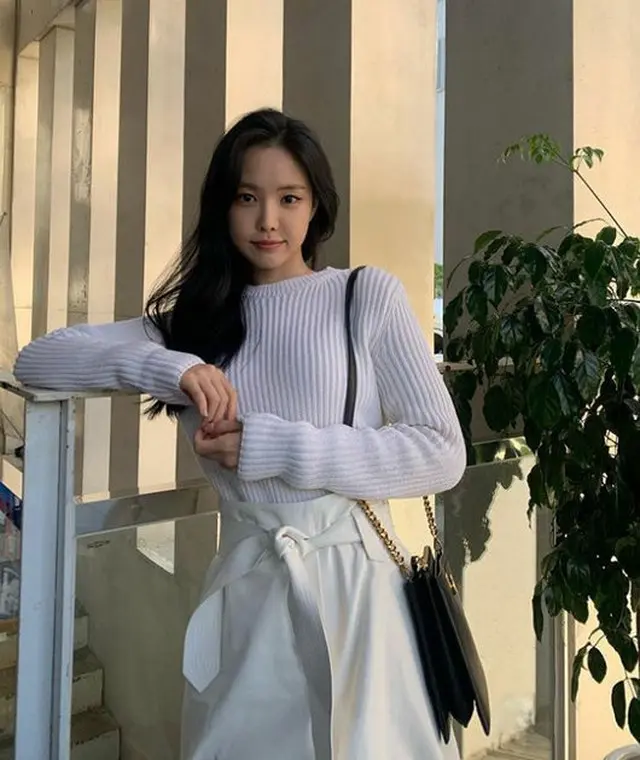 ナウン(Apink)、女神美貌＆一級品スタイル…男心を狙い撃ちする清純美（提供:OSEN）