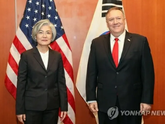 康長官（左）とポンペオ長官（韓国外交部提供）＝（聯合ニュース）≪転載・転用禁止≫
