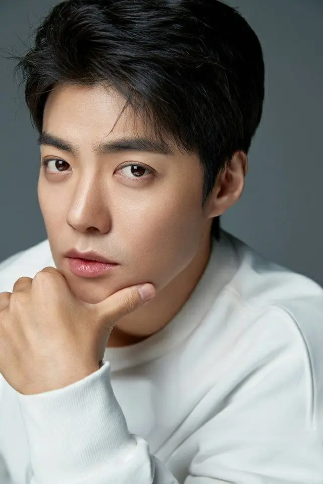 歌手兼放送人KangNam（カンナム）がBONBOOENTと専属契約を結んだ。（提供:news1）