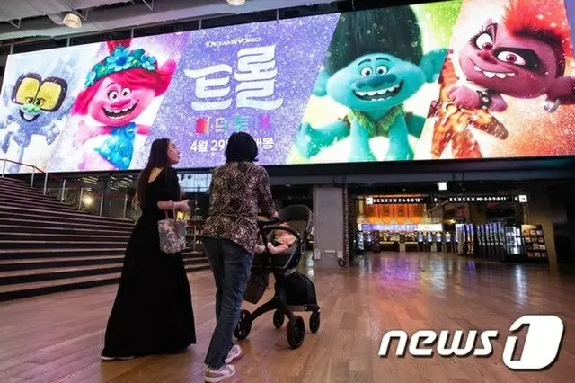コロナ19（コロナウイルス感染症）の事態に直撃を受けた映画館や遊園地などの業界の不安が、ゴールデンウィークを迎えようやく減った。（提供:OSEN）