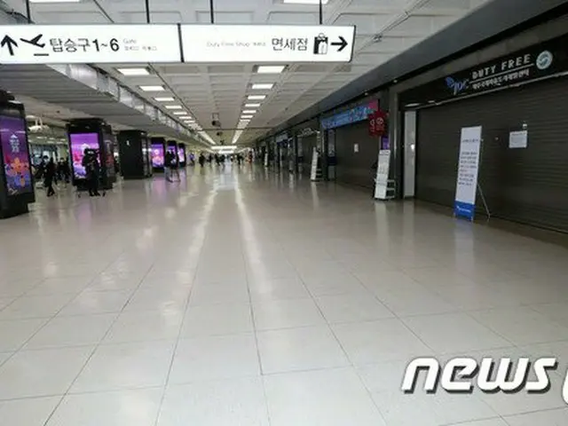 休業に突入している韓国チェジュ国際空港の免税店（提供:news1）