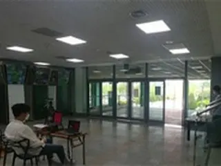 出入口体温チェック・確認ステッカー…新型コロナで変わったサッカー場の風景＝韓国