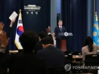 文大統領　南北協力事業に意欲示す＝就任３年演説後の会見で
