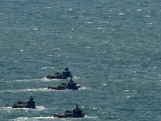 韓国海兵隊の部隊が合同上陸訓練をしている（提供:news1）