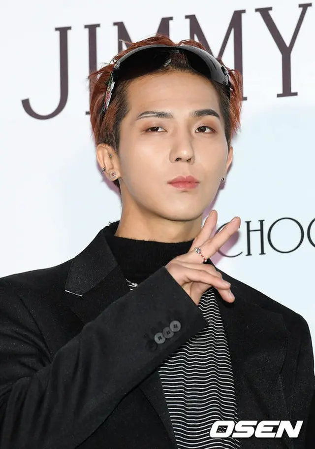 MINO（WINNER）、ソーシャル・ディスタンス守らずクラブ訪問し”顎マスク”で即席公演…YGエンタが謝罪（画像:OSEN）