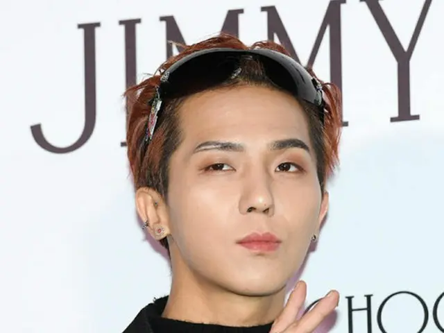 MINO（WINNER）、ソーシャル・ディスタンス守らずクラブ訪問し”顎マスク”で即席公演…YGエンタが謝罪（画像:OSEN）