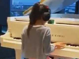 格闘技の秋山成勲選手、娘のサランちゃんがピアノ演奏をする姿を公開するも音色の主は…