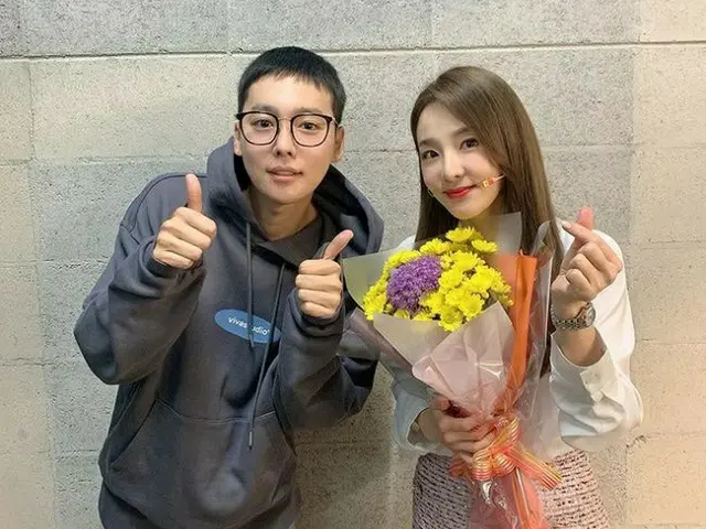 DARA（元2NE1）、代替服務中の「WINNER」ジヌの近況を初公開=「坊主頭もかわいい」（提供:OSEN）