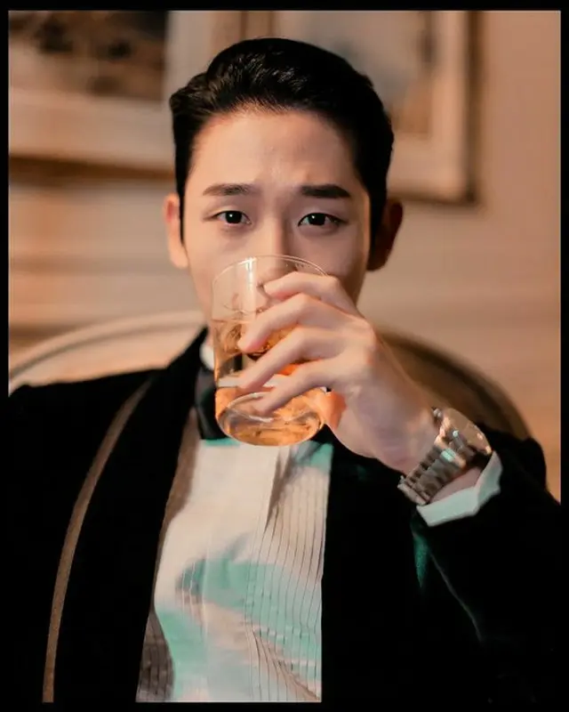 韓国俳優チョン・ヘインが撮影中のビハインドカット公開して話題になっている。（画像提供:OSEN）