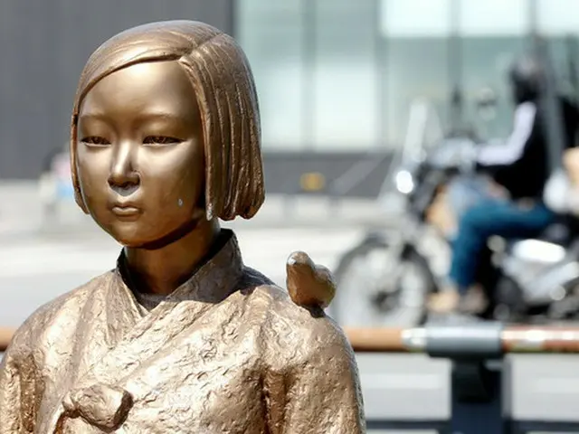 左頬の部分が傷つけられた韓国ソウルにある“平和の少女像”（提供:news1）