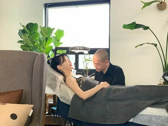 「AOA」ジミン、35個のタトゥーを公開 「ハンバーガーからうさぎのデザインまで」(画像:OSEN)