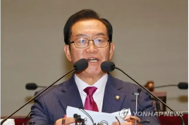 ワークショップで発言する李鍾培氏＝21日、ソウル（聯合ニュース）