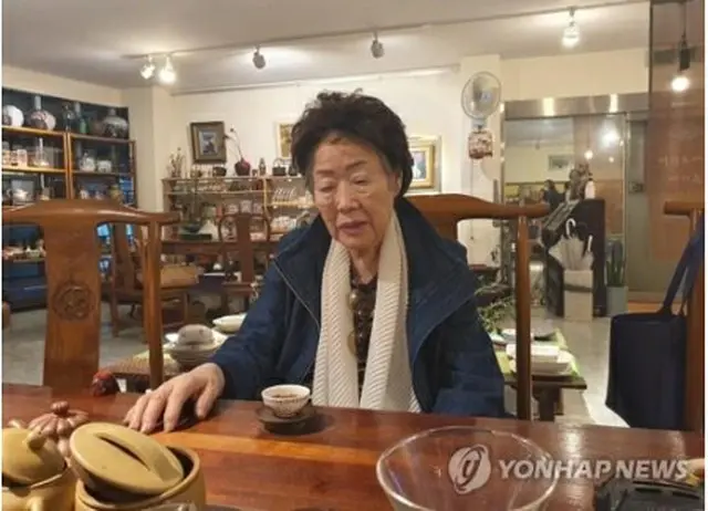 体調を崩している李さん＝21日、大邱（聯合ニュース）
