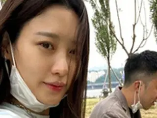女優のスヒョン、夫のチャ・ミングン氏と週末漢江デート…妊娠発表後も美しさは相変わらず