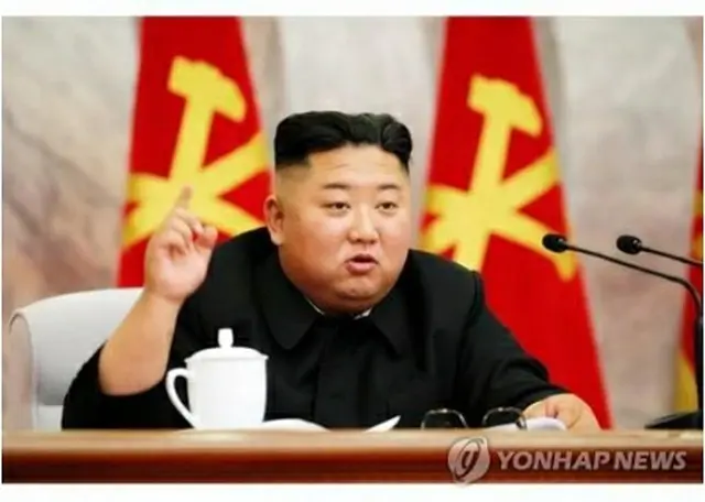 朝鮮労働党の中央軍事委を主宰する金正恩委員長。北朝鮮メディアが２４日、報じた＝（労働新聞＝聯合ニュース）≪転載・転用禁止≫