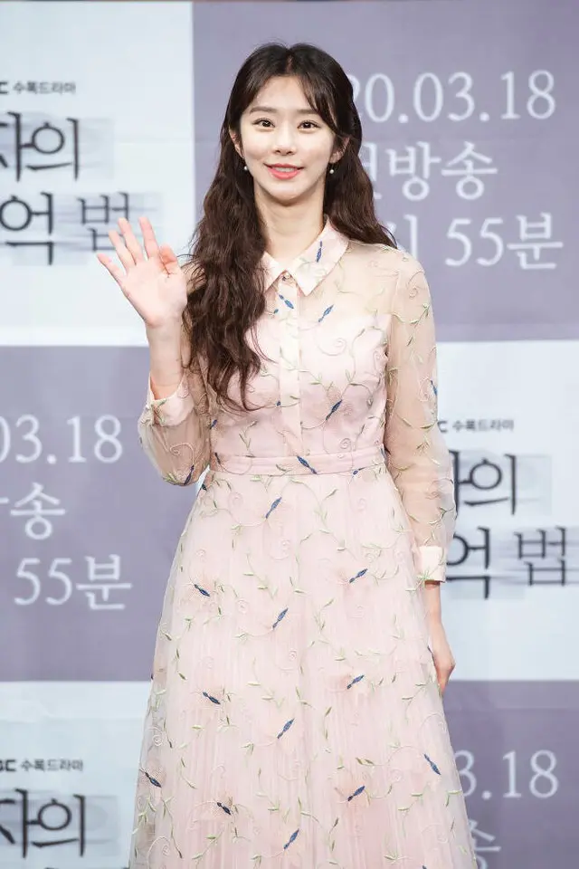 女優イ・ジュビン、ドラマ「先輩そのリップスティック」出演を検討中（画像:news1）