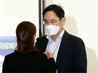 サムスン電子副会長、検察に出頭＝中国出張から1週間ぶり