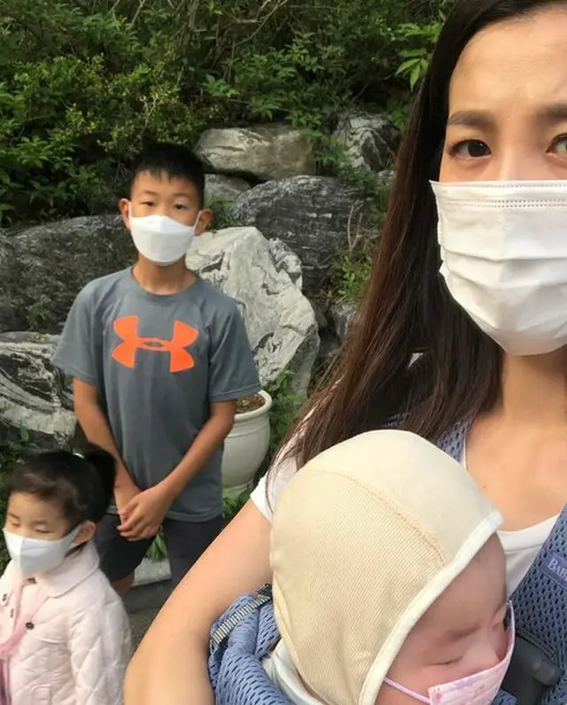 チョン・ジョグクの妻で女優キム・ソンウン、3人の子育てママ”奮闘記”明かす（画像:OSEN）