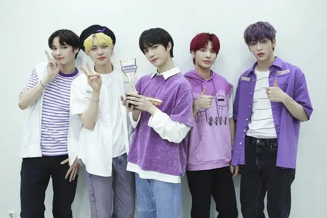 「TXT」がカムバックと同時に音楽放送で2冠を獲得した。（提供:OSEN）