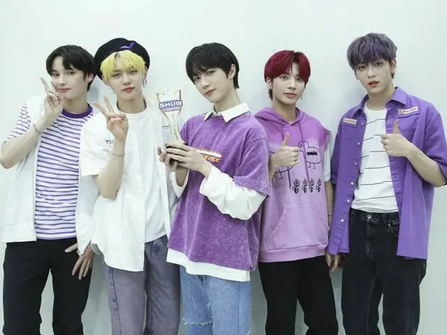 「TXT」がカムバックと同時に音楽放送で2冠を獲得した。（提供:OSEN）