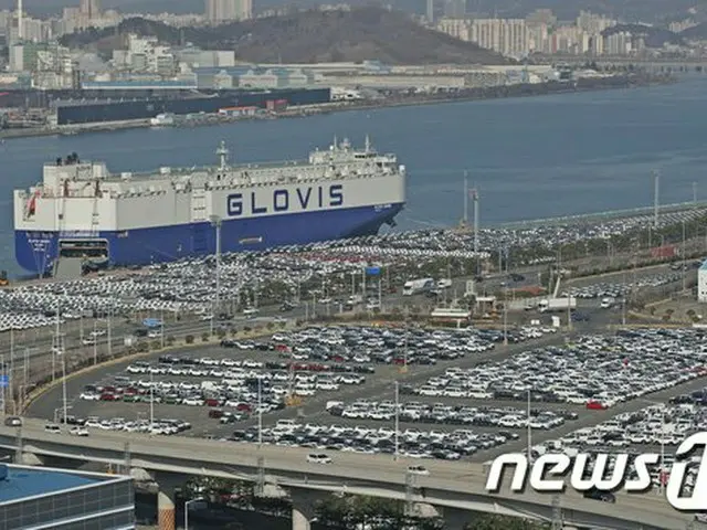 韓国 蔚山の現代自動車工場の輸出船積埠頭に完成車が待機している（提供:news1）