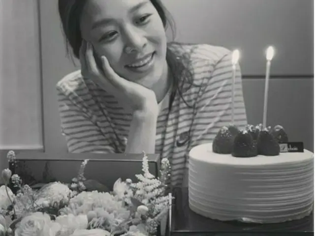 韓国女優チャン・シニョンが、夫で俳優のカン・ギョンジュンとの結婚2周年を祝い、幸せな近況を公開した。（画像提供:OSEN）
