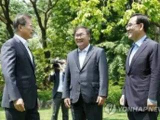 文大統領　慰安婦団体前代表の疑惑に直接言及せず＝与野幹部との会合