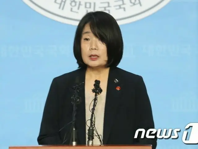 韓国の国会疎通館で記者会見を開いた尹美香 “共に民主党”比例代表議員（当選者）（提供:news1）