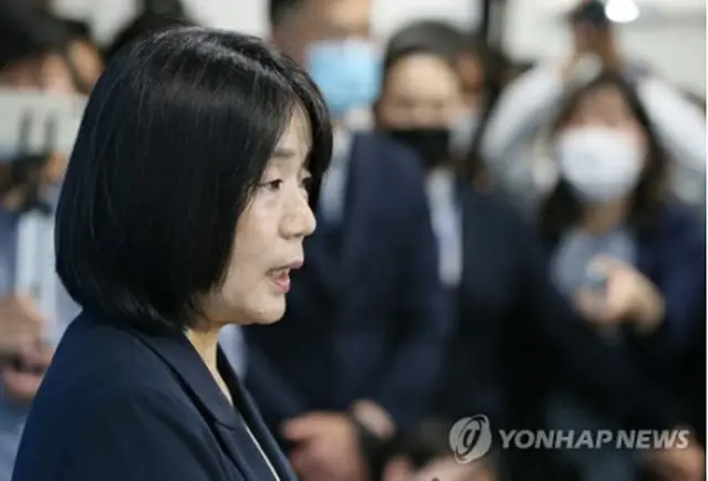 会見する尹美香氏＝２９日、ソウル（聯合ニュース）