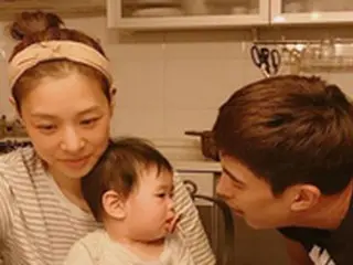 俳優カン・ギョンジュン＆チャン・シニョン夫妻、9か月になる第2子の”現実育児”公開