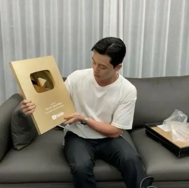 【トピック】俳優パク・ソジュン、YouTubeの登録者が100万突破ゴールドボタン獲得！（画像提供:OSEN）