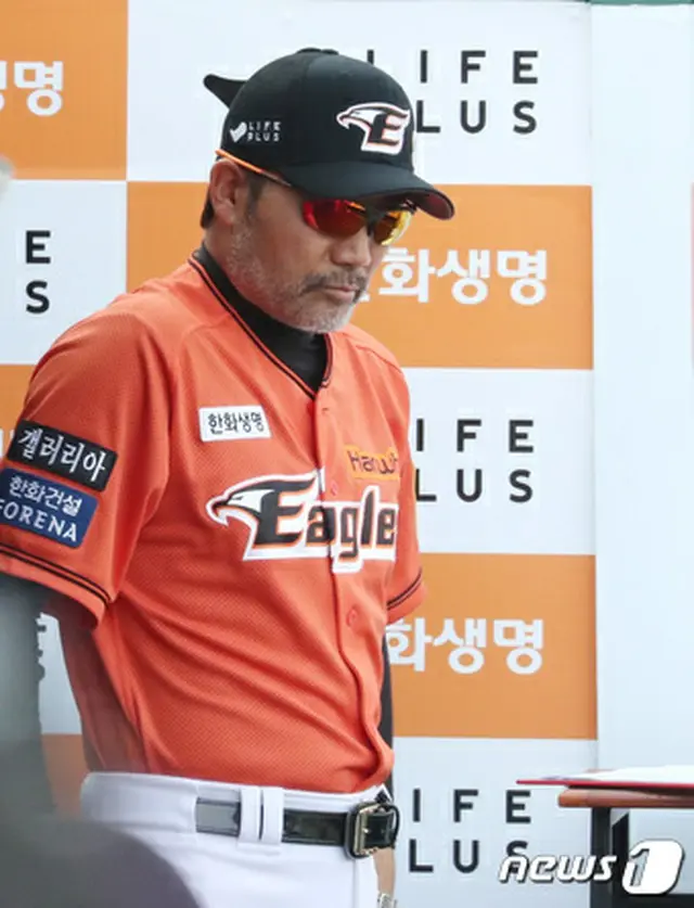 ”14連敗”のハンファ・イーグルス ハン・ヨンドク監督、辞任へ 「成績不振の責任とる」（画像:news1）