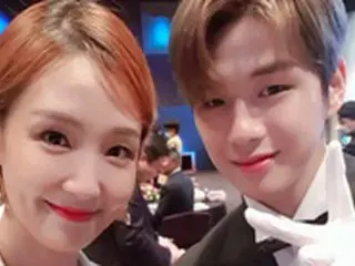 オ・ジョンヨン、歌手カン・ダニエルと記念写真
