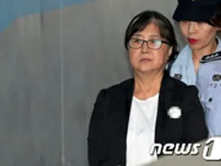 朴元大統領の”友人”崔順実被告、懲役18年が確定＝国政介入裁判から3年7か月