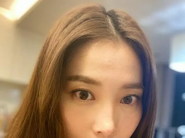 女優オ・ユナが超近接セルカも屈辱のない肌と美貌を誇った。（提供:OSEN）