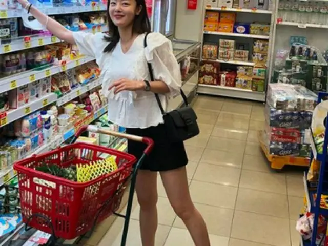 女優ハン・ソナ（元Secret）、スーパーでCM撮影？日常も”芸術作品”（画像:OSEN）